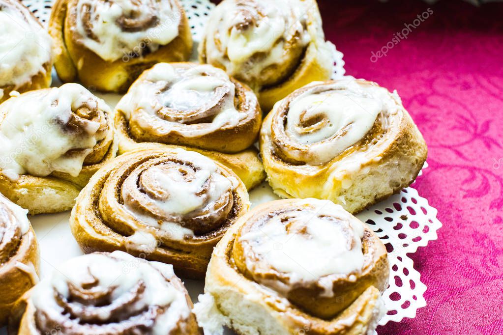 Delicious sweet rolls with filling and topping on baking tray