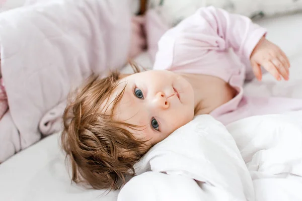 Cute Little Girl Lying Linen Cover Nursery — Stock Photo, Image