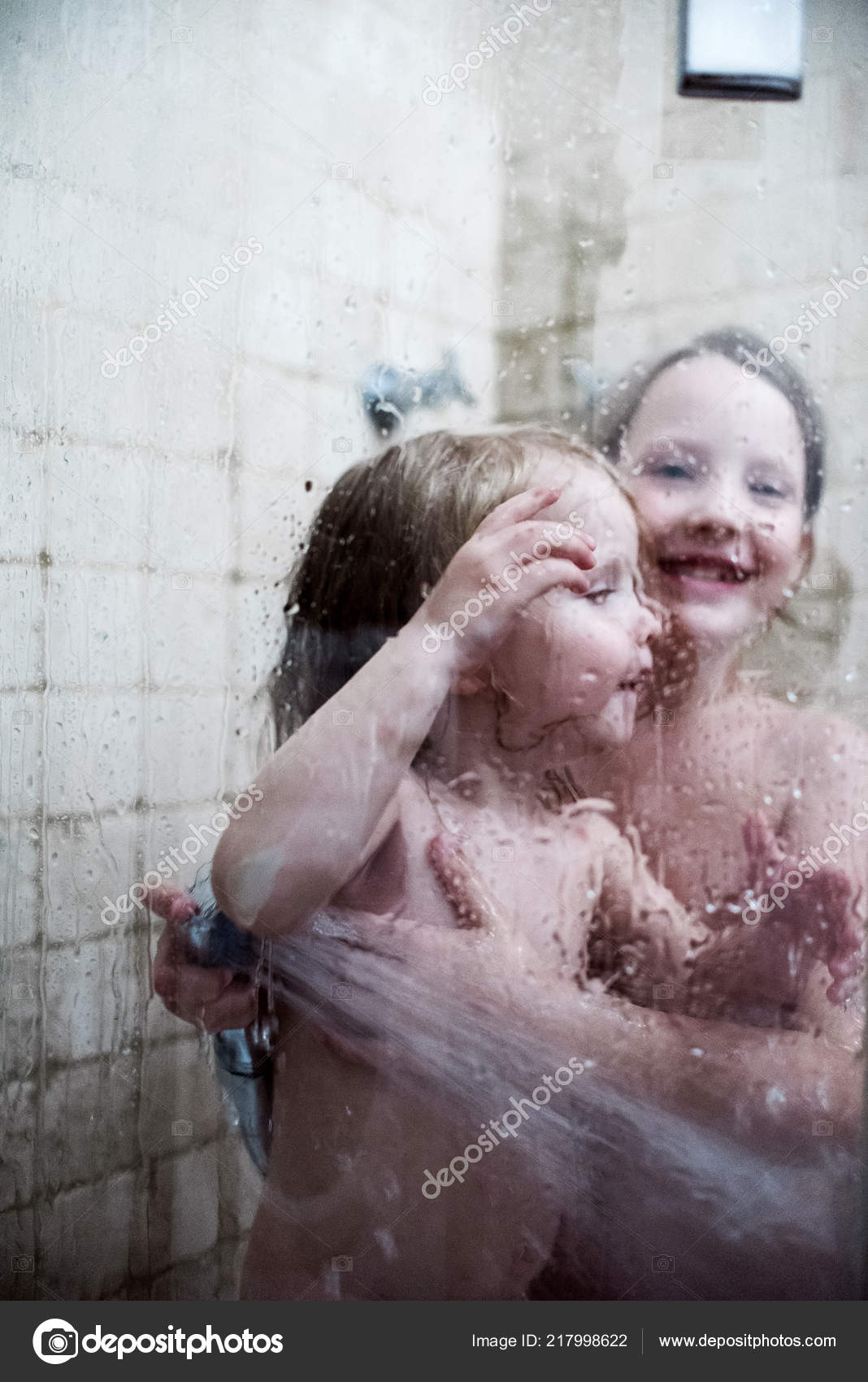 эротика младшая сестра в ванне фото 83