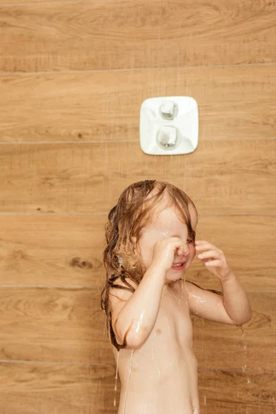 Happy Little Girl Bathroom — Stock Photo, Image