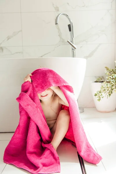 Blonde Girl Wrapped Pink Towel Sitting White Buthtube — Stock Photo, Image