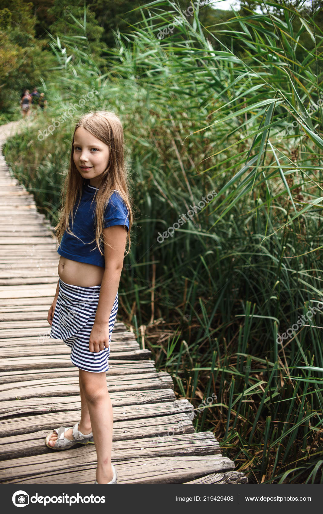 nn girls Cute Little Girl Lake — Stock Photo © anastasia.goryainova #219429408