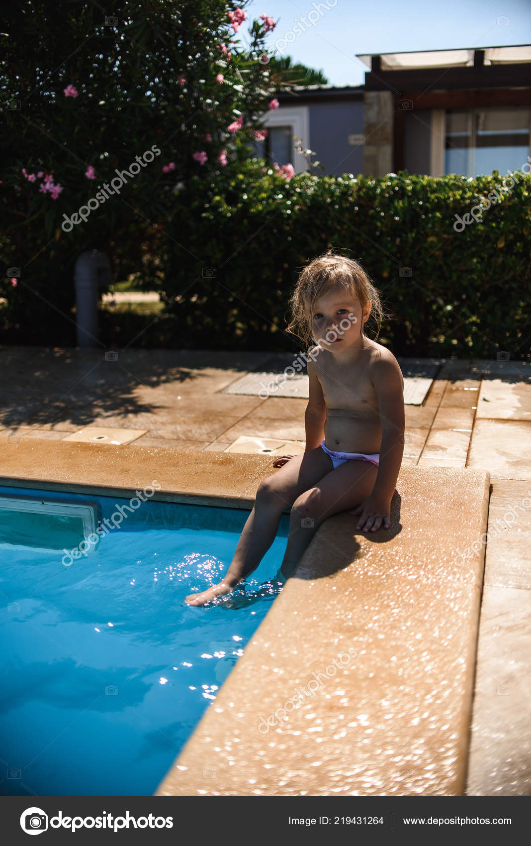 chacara florata: meninas lindas se divertindo muito na piscina