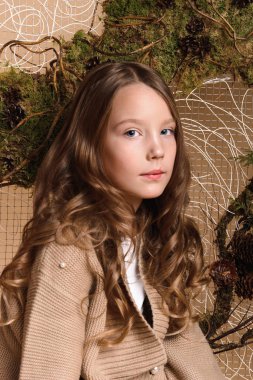 güzel kız Noel zamanı poz