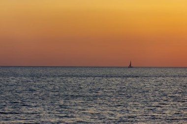 gün batımı deniz tekne en az