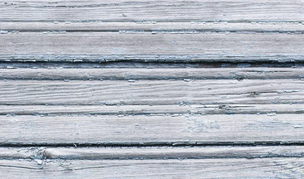 Doku veya arka plan ile soyulması boya, yatay çizgili ahşap açık mavi. Eski boyalı ahşap duvar. Eski boyalı panoları.