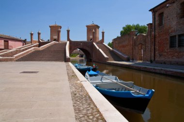 Comacchio, Italya, Nisan 2011. Tre Ponti-ağaç yolu köprüsü. UNESCO Dünya Mirası