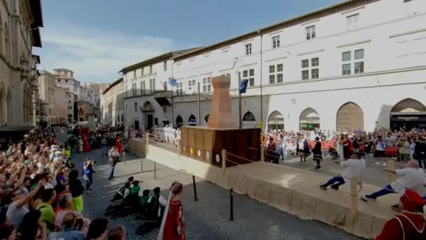 Perugia, Olaszország-június 16, 2019. hagyományos Tug-of-War. — Stock videók