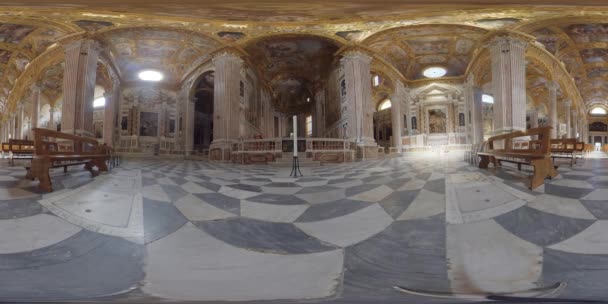 Γένοβα, Ιταλία-Αύγουστος, 2019: εσωτερικό της βασιλικής Sant.ma Αουντσιάτα Ντελ Βάστατο — Αρχείο Βίντεο