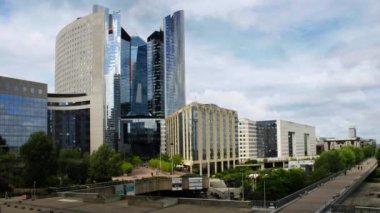 Sinema.Fransa 'nın La Grad Arche kentindeki La Defence bölgesinin görüntüsü