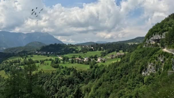 Uma vista do planalto de Alpe Cimbra e Lavarone, as Dolomitas, Itália — Vídeo de Stock