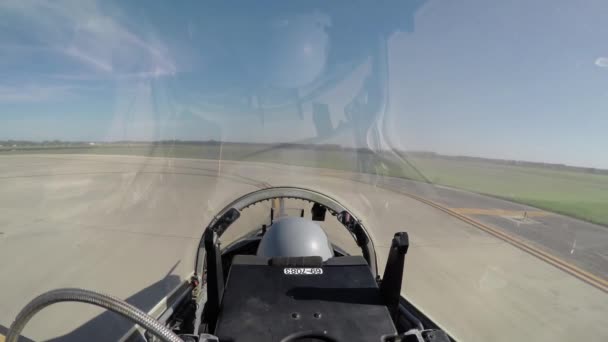 Dan Kalkış Işlemi Sırasında Bir Abd Ordusu Jet Içinde Görüntülemek — Stok video