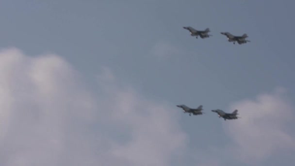 美国空军喷气机中队在训练中飞行的慢动作视图 — 图库视频影像