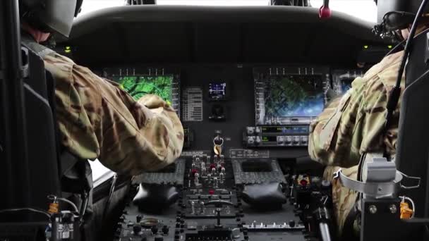 Pilotos Exército Dos Eua Preparam Aeronaves Para Decolagem — Vídeo de Stock