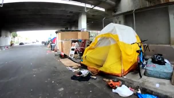 Tält och kåtor på en trottoar i San Francisco, Ca. — Stockvideo