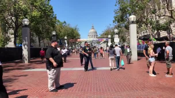 Ingången till San Franciscos hbt pride-paraden 2018 — Stockvideo