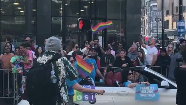 Minority Leader, Nancy Pelosi during San Francisco's LGBT pride parade 2018 — Stock Video