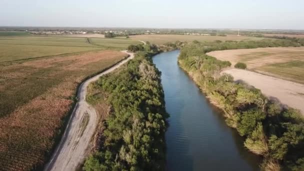 Drönare Som Flyger Över Nära Rio Grande Floden — Stockvideo