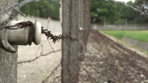 Widok Ogrodzeniem Drutu Obozie Koncentracyjnym Dachau — Wideo stockowe