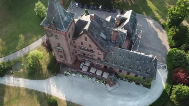 ドイツの古い城上空を飛行ドローン — ストック動画