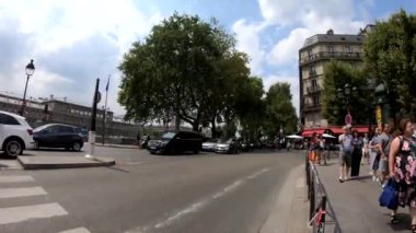 Normal bir günde Paris'te trafik görünümü