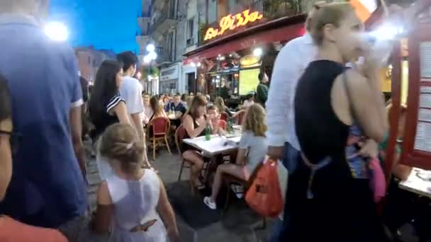 Grande área de restaurante na rua pedonal de Paris — Vídeo de Stock