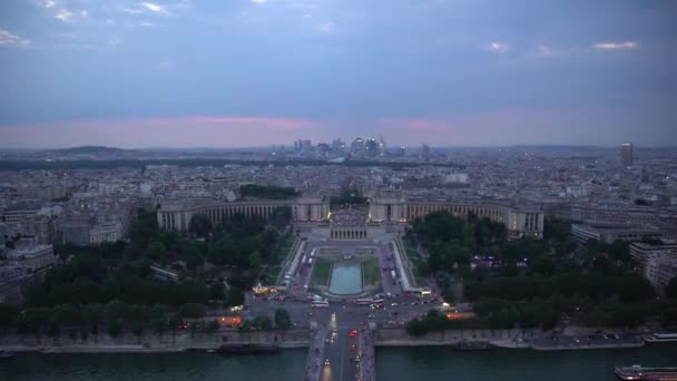 Pohled na Paříž podél řeky Seiny — Stock video