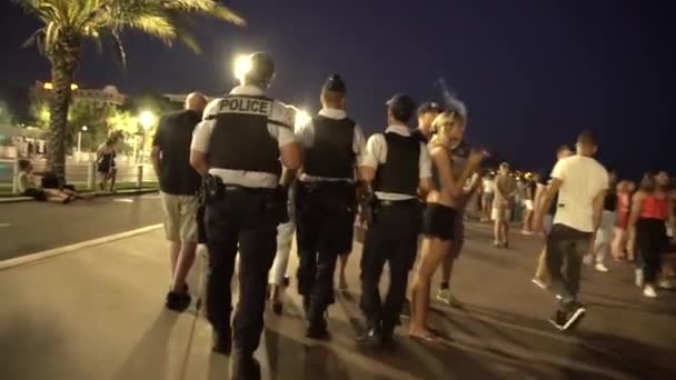 Policía francesa durante las tareas de vigilancia en París — Vídeos de Stock