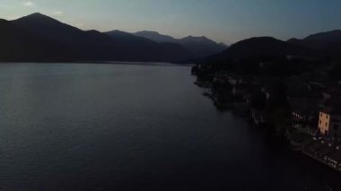 Piemonte açık bir sokakta