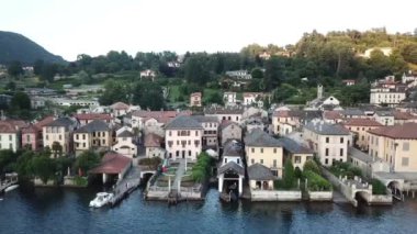 Piemonte açık bir sokakta
