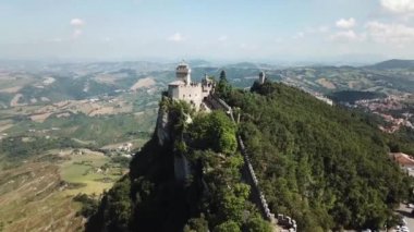 Piemonte açık bir sokakta