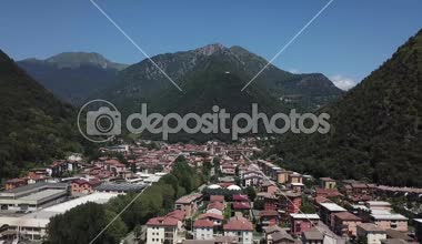 Dron Piemonte bölgede uçar