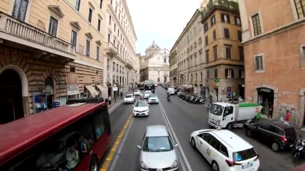 Bir Tur Otobüsü Roma Sokak Görünümü — Stok video