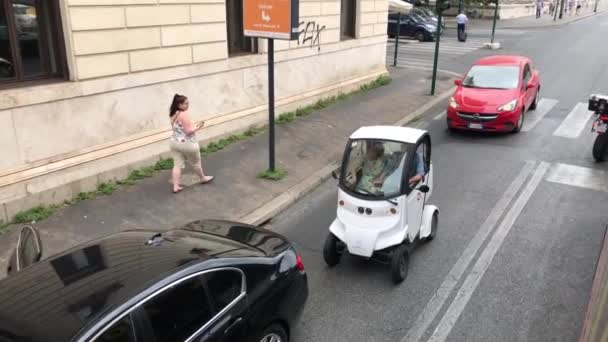 Samochód Elektryczny Ulicach Włoch — Wideo stockowe