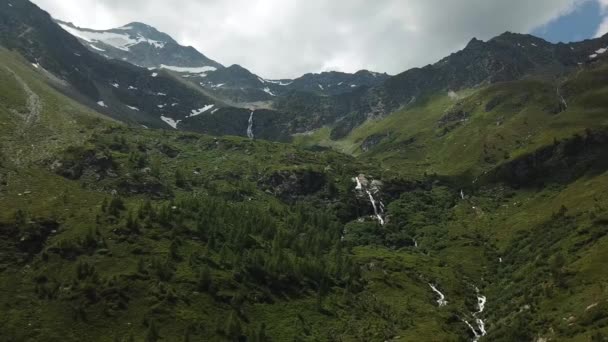 Achter Een Berg Waterval Een Stad Van Een Vallei Van — Stockvideo