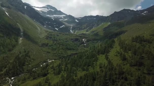 Dietro Una Cascata Montagna Una Città Una Valle Della Svizzera — Video Stock