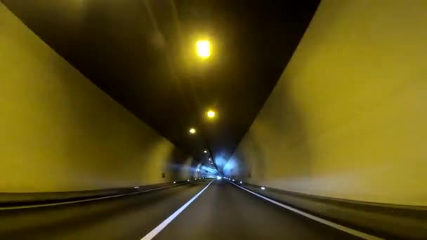 Conducir Través Largo Túnel Una Montaña Suiza — Vídeo de stock