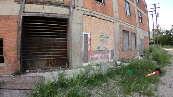 Vista de la construcción abandonada en Detroit — Vídeo de stock