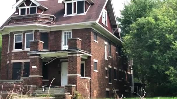 Eine große verlassene Villa in Detroit — Stockvideo