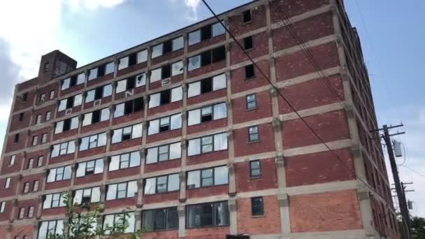 Edificio corporativo abandonado en Detroit — Vídeo de stock
