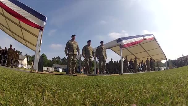 Soldados Marchando Lugar Uma Cerimônia Militar Especial Campo — Vídeo de Stock