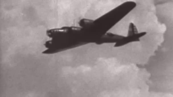 Clip Vintage Aviones Bombarderos Vuelo — Vídeo de stock