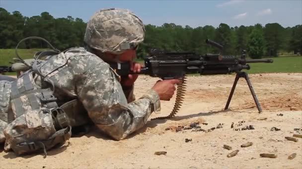 Nahaufnahme Eines Soldaten Der Beim Training Mit Dem Gesicht Nach — Stockvideo