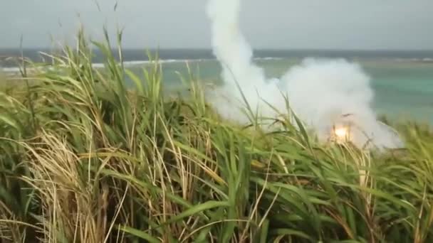 Argamassa Lançando Projétil Fumaça 51Mm — Vídeo de Stock