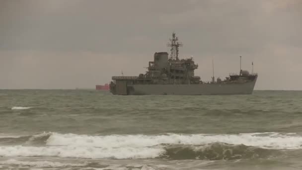 Military battleships near the ocean shore — Stock Video