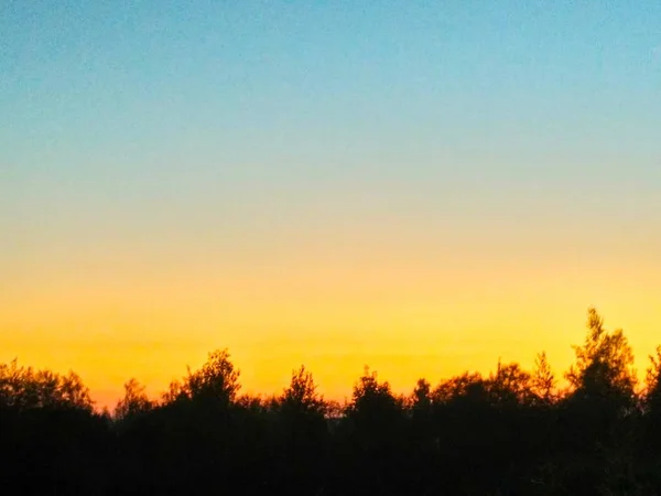 Crepúsculo en las afueras — Foto de Stock