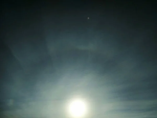 Bellissimo arcobaleno Halo intorno al sole — Foto Stock