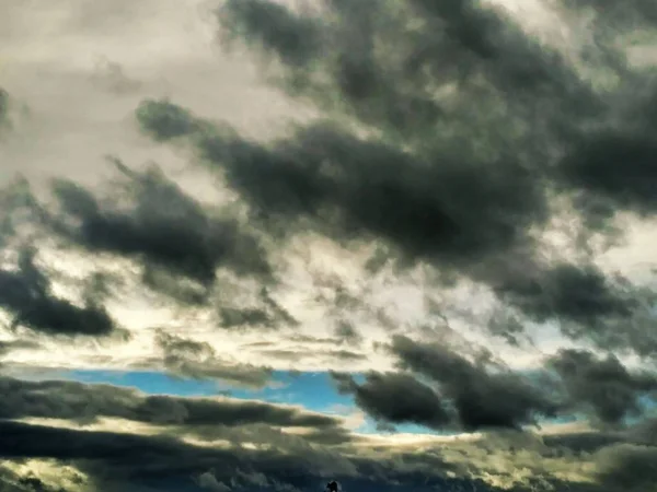 Cielo nuvoloso tempestoso drammatico — Foto Stock