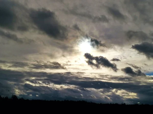 Cielo nuvoloso tempestoso drammatico — Foto Stock