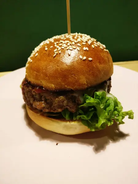 Saboroso hambúrguer close-up — Fotografia de Stock
